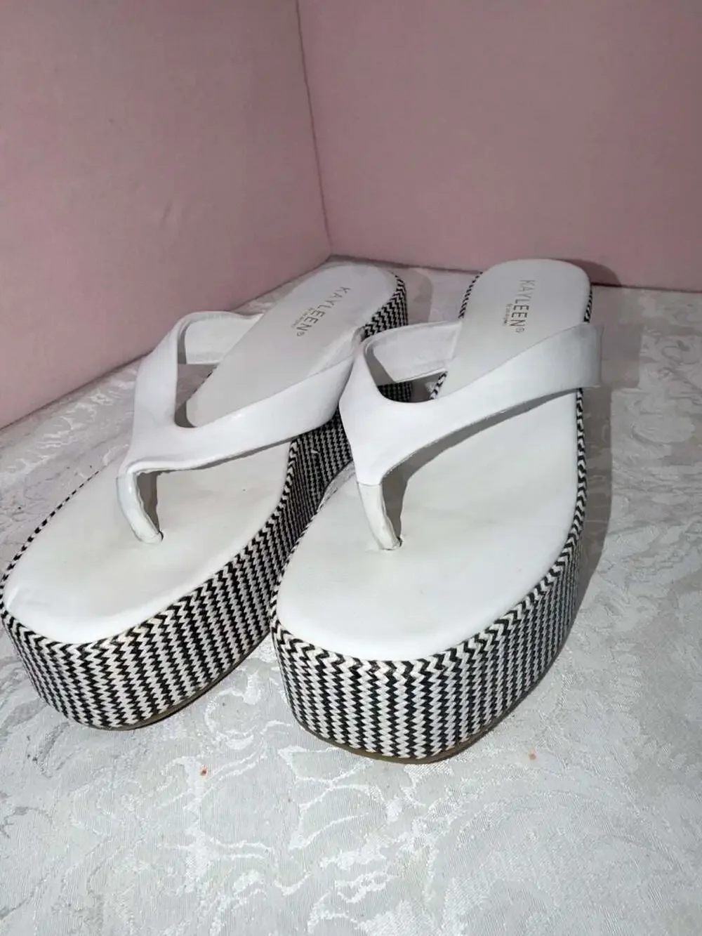 Kayleen by Los Angeles White Platform Wedge Thong Sandals Size 10
